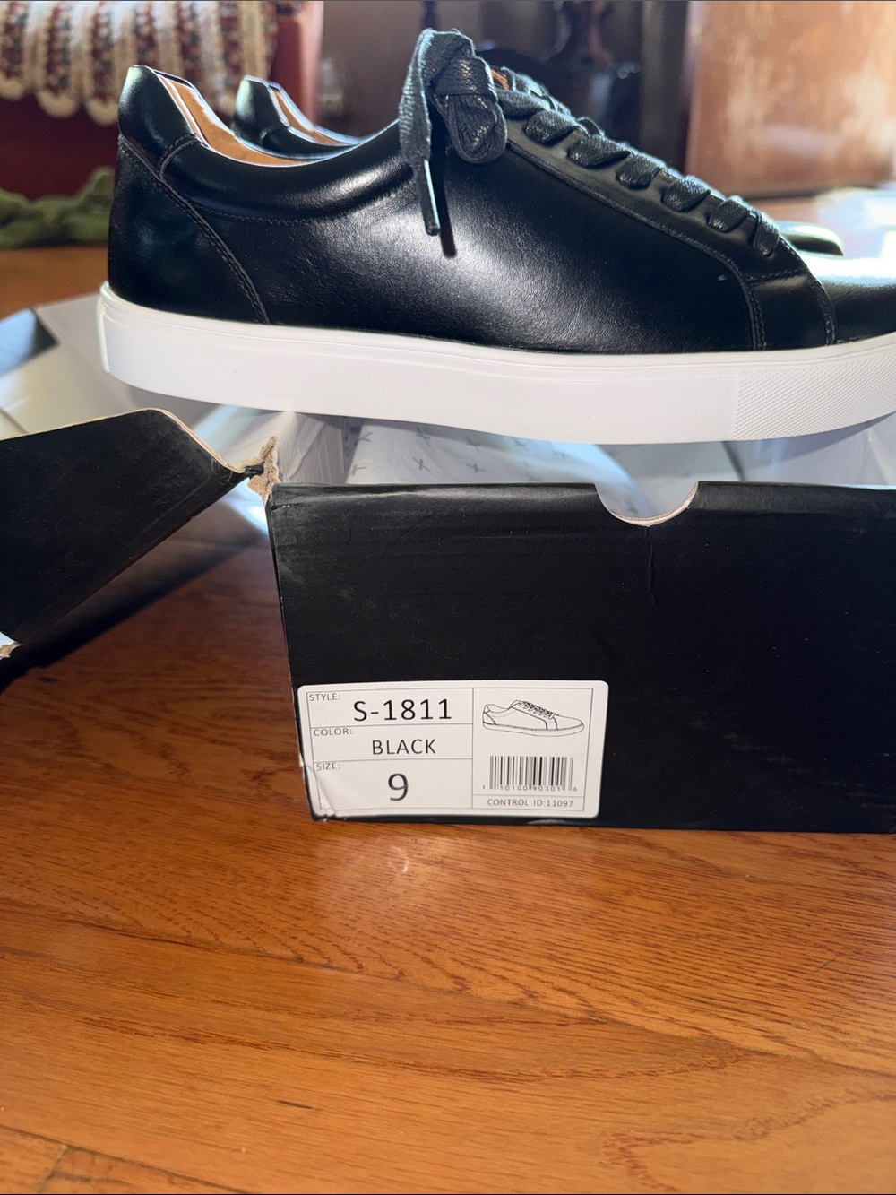 Men's Black Low-Top Leather Sneakers with White Sole - Picture 5 of 8